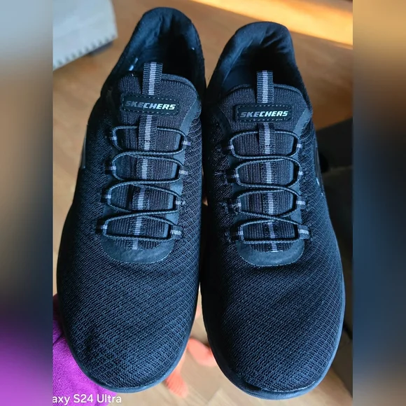 Sz 9 Women's SKECHERS SUMMITS-COOL Classic Slip-on Black Shoes - Picture 2 of 8